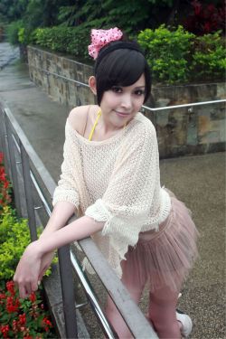 什么都没有穿的美女